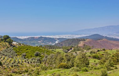Hava Panoramik dağ Vadisi Türkiye'de seralar ile üzerinde