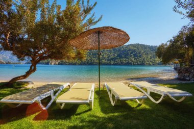 Güney-Batı Türkiye üzerinde yer alan kenarı, bozulmamış beyaz plajları ve şaşırtıcı mavi suları, Ölüdeniz, Fethiye içinde dünyanın en iyi plajlarından biridir.