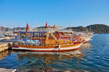 Teknelerin şehir dok. Deniz Park tekneleri ve yatlar Kekova batık şehir Türkiye'deki yeri.