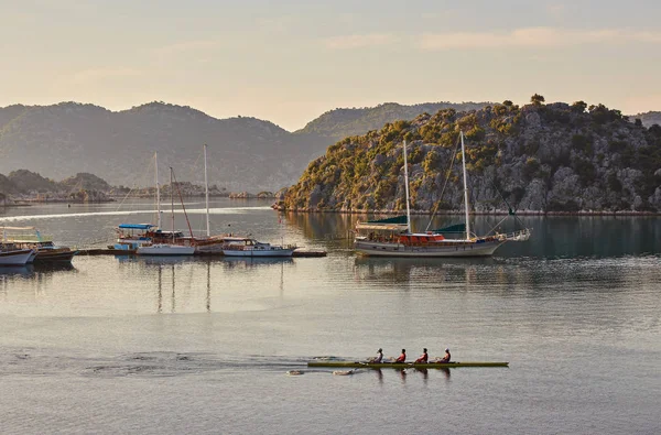 Dawn Landskap Utbildning Kajakpaddlare Utsikt Över Öarna Kekova Turkiet — Stockfoto