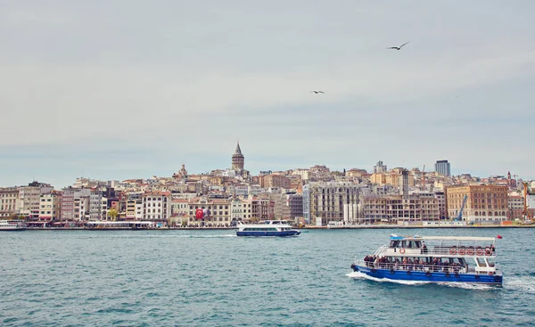 Galata Kulesi, Galata Köprüsü, Karaköy bölge ve Haliç erken sabah ışık, Istanbul, Türkiye