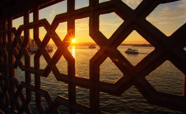 Estreito Bósforo Com Balsas Pôr Sol Istambul Turquia — Fotografia de Stock