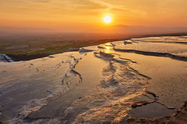 Přírodní Travertinové Bazény Terasy Při Západu Slunce Pamukkale Turecko — Stock fotografie