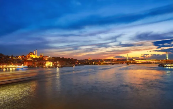 Isztambul Építésű Halic Metró Híd Alatt Twilight Post Modern Megjelenés — Stock Fotó