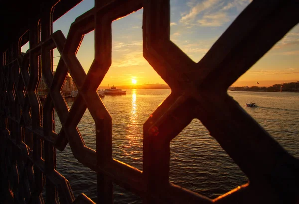 Bosporus Straat Met Veerboten Zonsondergang Istanboel Turkije — Stockfoto