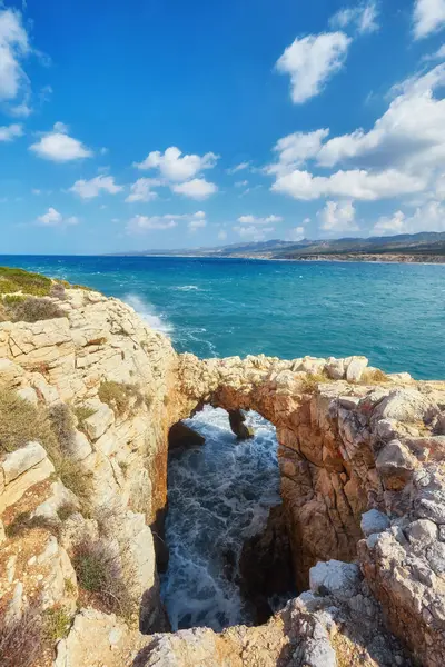 Grandes Ondas Rompem Sobre Península Rochosa Cabo Lara Sul Akamas — Fotografia de Stock