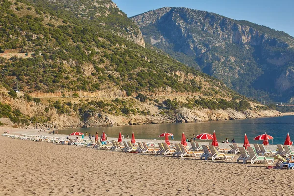 Ligbedden Langs Oevers Van Middellandse Zee Oludeniz Turkije — Stockfoto