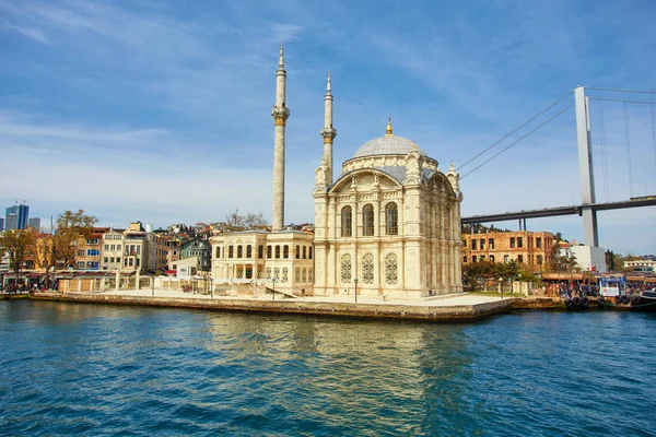 Ortakoymoskén Och Bosporbron Istanbul Turkiet — Stockfoto