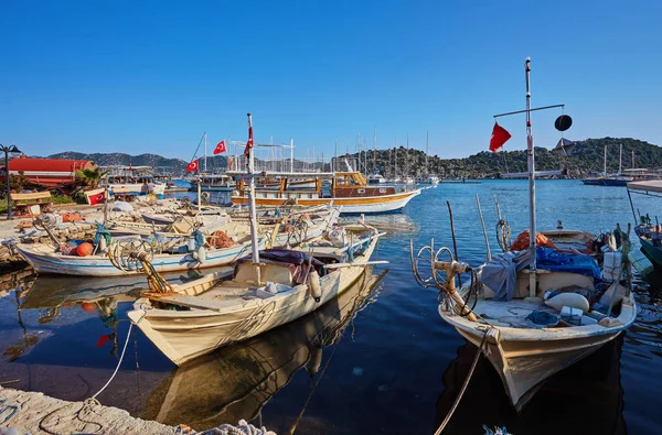 Uma Doca Barcos Estacionamento Marítimo Barcos Iates Kekova Uma Cidade — Fotografia de Stock