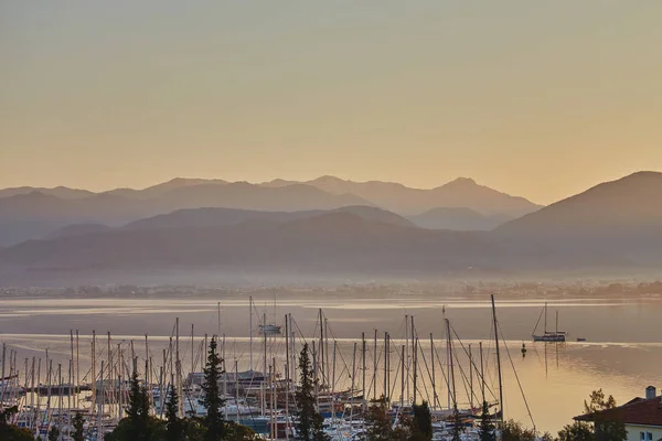 Güzel Gün Batımı Lüks Yelkenli Yatlar Fethiye Limanı — Stok fotoğraf