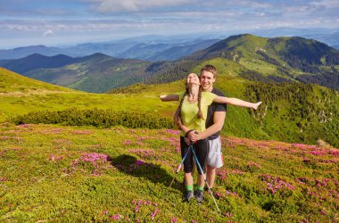 Çift - Dağı'nda seyir zevk hiking etkin yürüyüşçü görüntülemek 