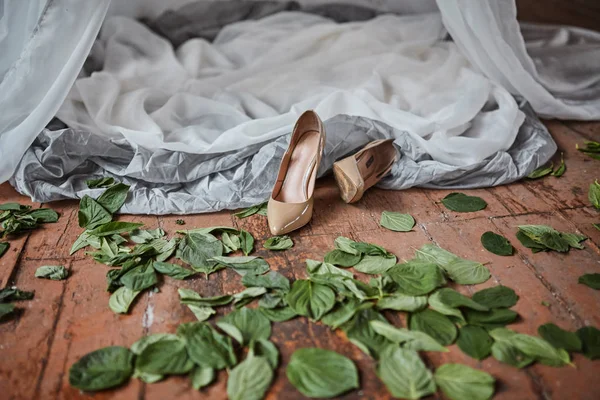 結婚式の日の花嫁の靴のクローズ アップ — ストック写真