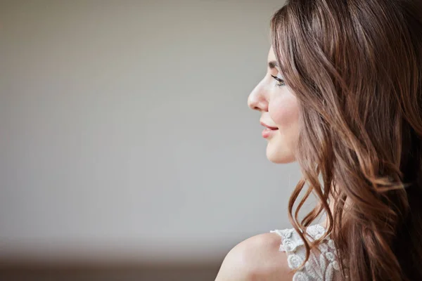 A beautiful portrait of the bride. — Stock Photo, Image