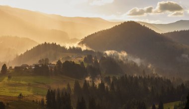 Güneşli havalarda şiddetli yağmur.