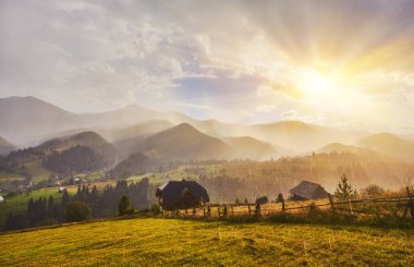 Güneşli havalarda şiddetli yağmur.