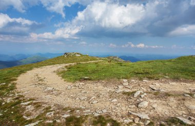 dağlarda yaz peyzaj