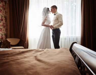 Gelin ve damadın düğün günündeki ilk buluşması. Emo