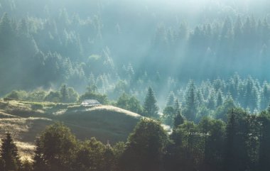 Dağlarda muhteşem bir gün batımı..