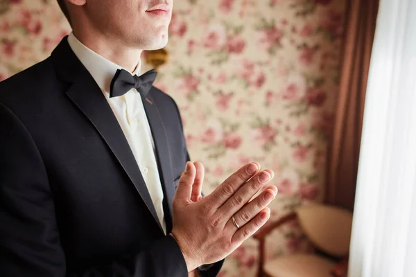 Groom portrait at a wedding day — Stock Photo, Image