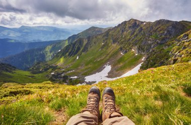 eğlenceli ve zevk harika nefes kesici dağ manzaralı olan yürüyüş botları.