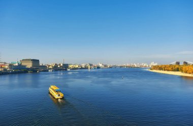 Kiev 'deki Dinyeper nehrinin manzarası