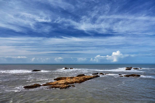 Tormentoso océano Atlántico en la orilla de Essaouira — Foto de Stock