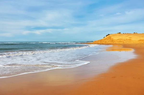 Playa de arena en la costa cerca de Essaouira — Foto de Stock