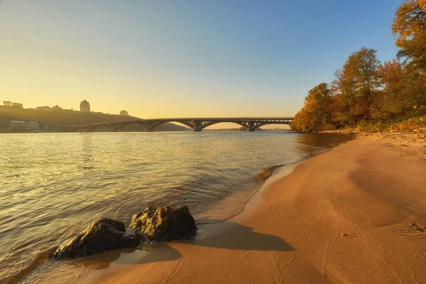 Metropolitana ponte sul fiume Dnieper a Kiev . — Foto Stock