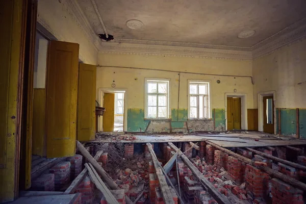 Abandoned house of culture near Chernobyl — Stock Photo, Image