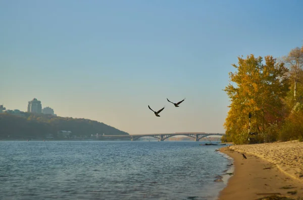 Utsikt över floden Dnepr i Kiev — Stockfoto