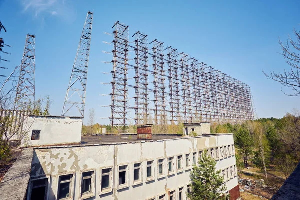 Ehemaliges militärisches Duga-Radarsystem in der Sperrzone von Tschernobyl — Stockfoto