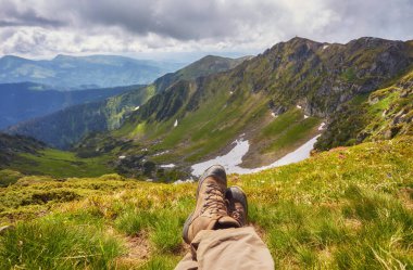 eğlenceli ve zevk harika nefes kesici dağ manzaralı olan yürüyüş botları.