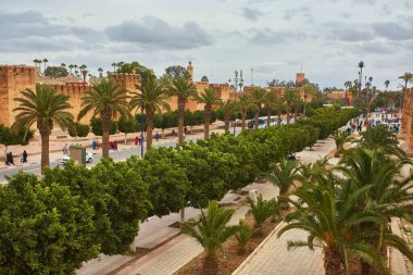 Kale duvarı, yol ve kaldırım, Taroudant.