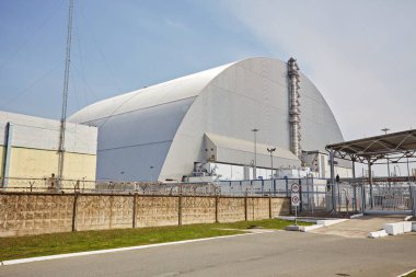 Reaktör 4 Chernobyl Nükleer Santrali'nde yeni hapsi ile. Küresel atomik felaket. Çernobil dışlama bölgesi.