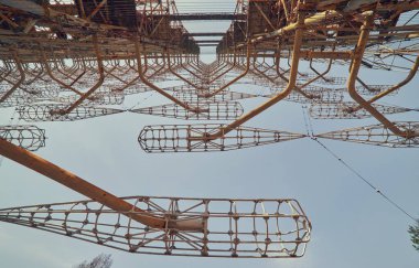 Büyük anten alanı. Çernobil nükleer santralindeki Sovyet radar sistemi Duga. Abm füze savunması. Anten alanı, ufuk ötesi radar..