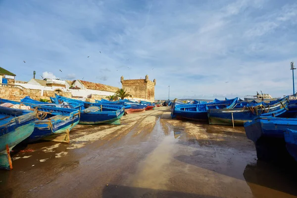Barche da pesca blu nel porto di Essaouira — Foto Stock