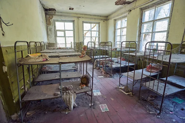 Kindergarten in Sperrzone von Tschernobyl aufgegeben — Stockfoto