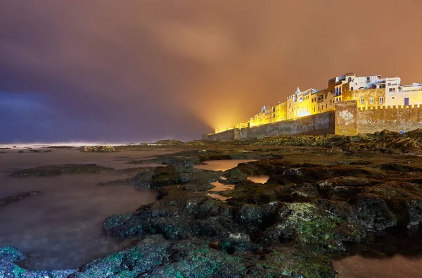 Castillo y puerto de Essaouira en la costa atlántica de Marruecos, por la noche —  Fotos de Stock