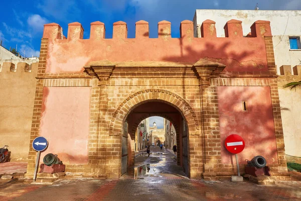 Medina είσοδος πύργος και παλιά τείχη της πόλης στην Essaouira — Φωτογραφία Αρχείου