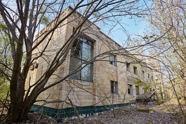 Destroyed school in the city of Pripyt, in the exclusion zone — Stock Photo, Image