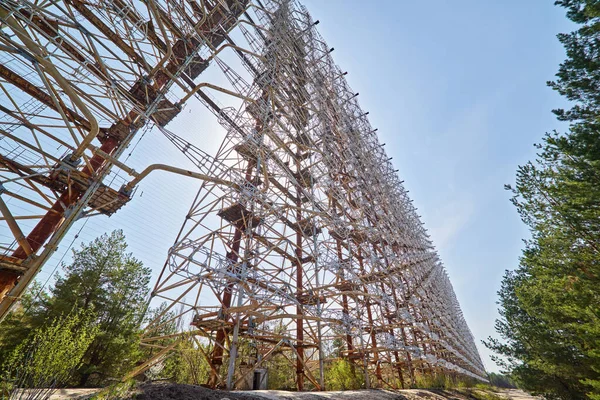Büyük anten alanı. Çernobil nükleer santralindeki Sovyet radar sistemi Duga. Abm füze savunması. Anten alanı, ufuk ötesi radar.. — Stok fotoğraf