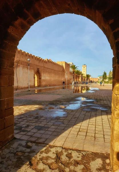Medina είσοδος πύργος και παλιά τείχη της πόλης στην Essaouira, — Φωτογραφία Αρχείου
