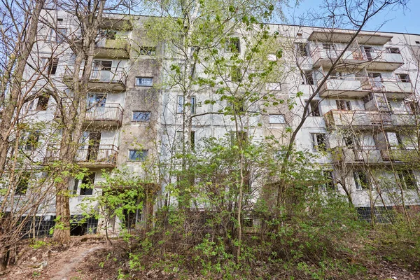 Abandoned hospital in the city of Pripyat, Ukraine. Consequences of a nuclear explosion at the Chernobyl nuclear power plant — Stock Photo, Image