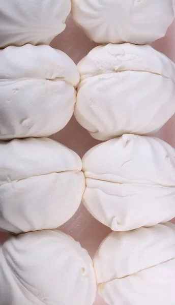 Molti Marshmallow Bianco Sfondo Rosa Giorno Asciutto — Foto Stock
