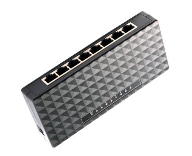 Kurak günde siyah 8 Port Plastik Ethernet Anahtarı beyaz arkaplanda izole edildi