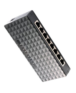 Kurak günde siyah 8 Port Plastik Ethernet Anahtarı beyaz arkaplanda izole edildi