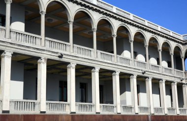 Nehir limanı inşaatı