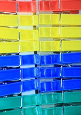 gün itibariyle plastik clothespin kümesi