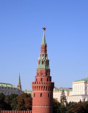 Gökyüzü arka planında Kremlin kulesi