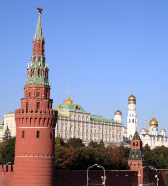 Gökyüzü arka planında Kremlin kulesi